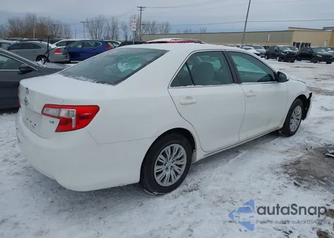 2014 Toyota Camry Le z USA, uszkodzony, nr VIN 4T1BF1FK0EU310358